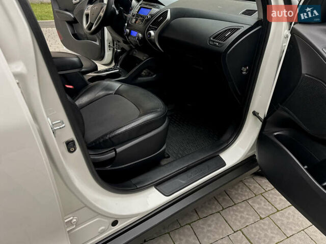 Белый Хендай их35, объемом двигателя 2 л и пробегом 178 тыс. км за 11900 $, фото 52 на Automoto.ua