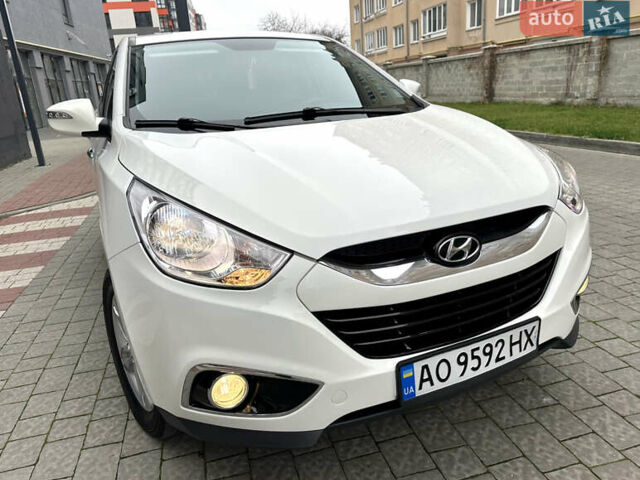 Белый Хендай их35, объемом двигателя 2 л и пробегом 178 тыс. км за 11900 $, фото 9 на Automoto.ua