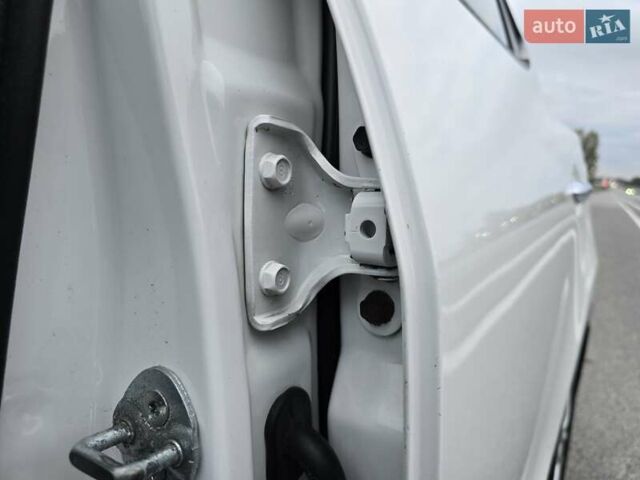 Белый Хендай их35, объемом двигателя 2 л и пробегом 211 тыс. км за 12999 $, фото 68 на Automoto.ua