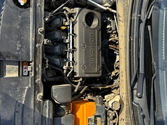 Белый Хендай их35, объемом двигателя 2 л и пробегом 99 тыс. км за 12500 $, фото 1 на Automoto.ua