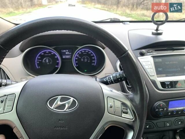 Белый Хендай их35, объемом двигателя 2 л и пробегом 143 тыс. км за 13700 $, фото 10 на Automoto.ua