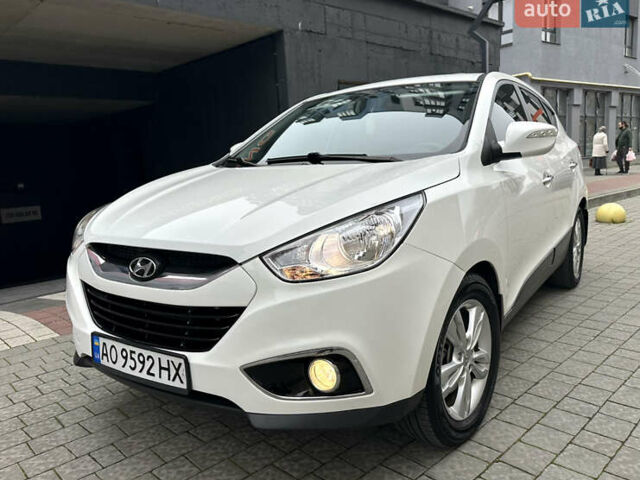 Белый Хендай их35, объемом двигателя 2 л и пробегом 178 тыс. км за 11900 $, фото 1 на Automoto.ua