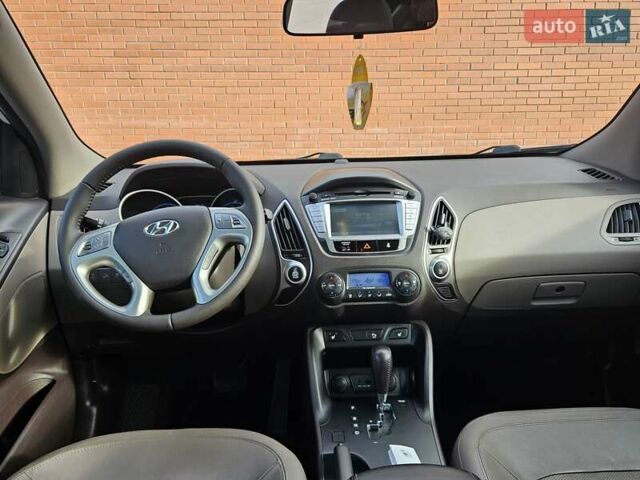 Белый Хендай их35, объемом двигателя 2 л и пробегом 137 тыс. км за 12600 $, фото 44 на Automoto.ua