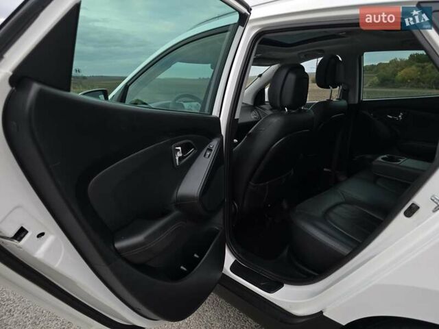 Белый Хендай их35, объемом двигателя 2 л и пробегом 211 тыс. км за 12999 $, фото 47 на Automoto.ua