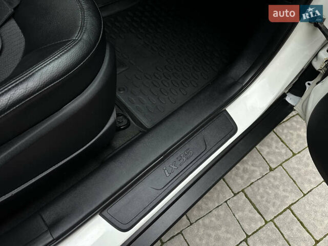 Белый Хендай их35, объемом двигателя 2 л и пробегом 178 тыс. км за 11900 $, фото 67 на Automoto.ua