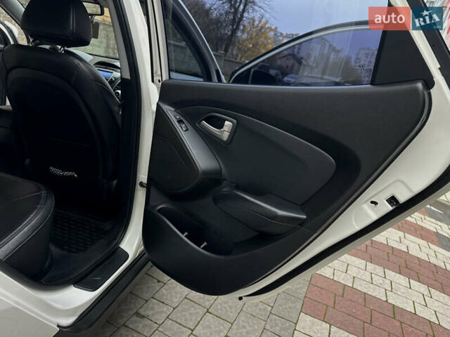 Белый Хендай их35, объемом двигателя 2 л и пробегом 178 тыс. км за 11900 $, фото 49 на Automoto.ua