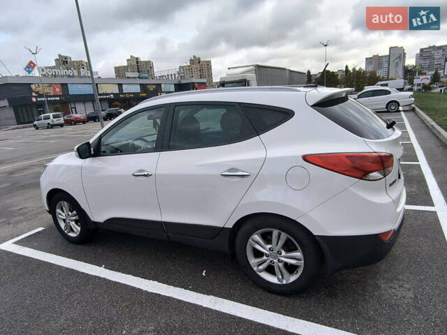 Белый Хендай их35, объемом двигателя 2 л и пробегом 191 тыс. км за 11100 $, фото 1 на Automoto.ua