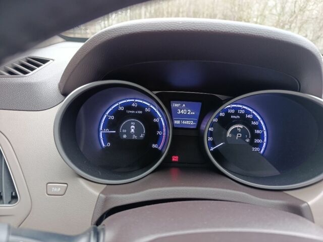 Белый Хендай их35, объемом двигателя 2 л и пробегом 144 тыс. км за 14100 $, фото 7 на Automoto.ua