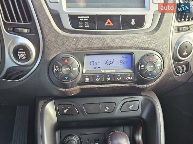 Белый Хендай их35, объемом двигателя 2 л и пробегом 137 тыс. км за 12600 $, фото 16 на Automoto.ua
