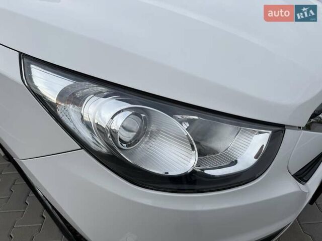 Білий Хендай іх35, об'ємом двигуна 2 л та пробігом 133 тис. км за 9600 $, фото 13 на Automoto.ua