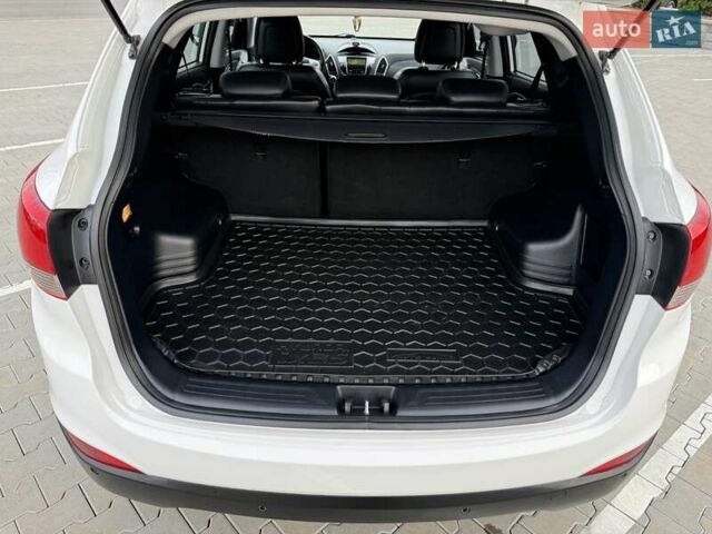 Білий Хендай іх35, об'ємом двигуна 2 л та пробігом 132 тис. км за 9999 $, фото 49 на Automoto.ua