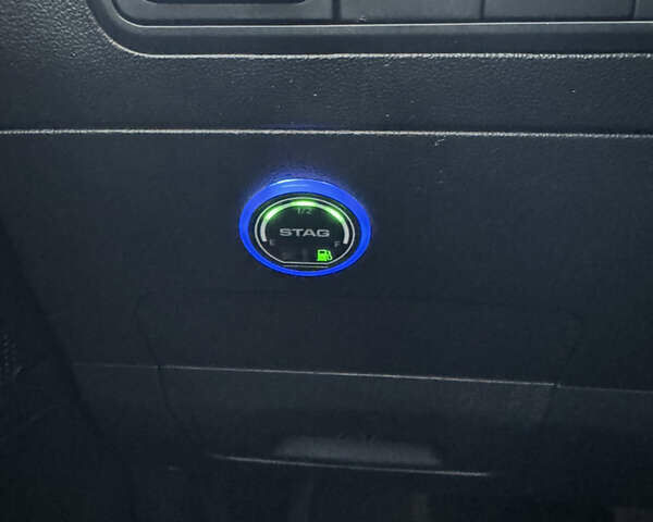 Белый Хендай их35, объемом двигателя 2 л и пробегом 157 тыс. км за 14000 $, фото 8 на Automoto.ua