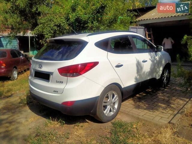 Белый Хендай их35, объемом двигателя 2 л и пробегом 129 тыс. км за 12000 $, фото 7 на Automoto.ua