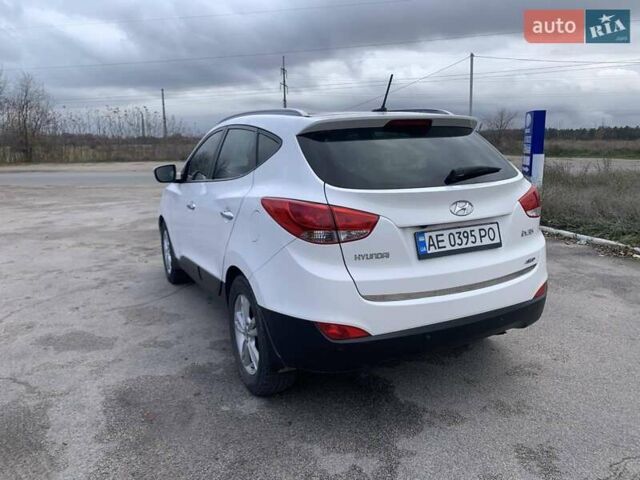 Белый Хендай их35, объемом двигателя 2 л и пробегом 143 тыс. км за 13700 $, фото 2 на Automoto.ua