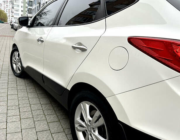 Белый Хендай их35, объемом двигателя 2 л и пробегом 178 тыс. км за 11900 $, фото 81 на Automoto.ua