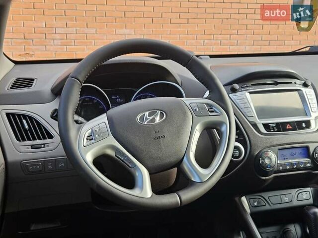 Белый Хендай их35, объемом двигателя 2 л и пробегом 137 тыс. км за 12600 $, фото 43 на Automoto.ua