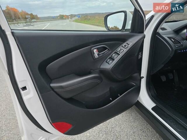Белый Хендай их35, объемом двигателя 2 л и пробегом 211 тыс. км за 12999 $, фото 27 на Automoto.ua