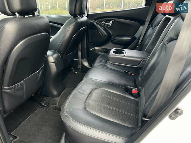 Белый Хендай их35, объемом двигателя 2 л и пробегом 172 тыс. км за 15500 $, фото 17 на Automoto.ua