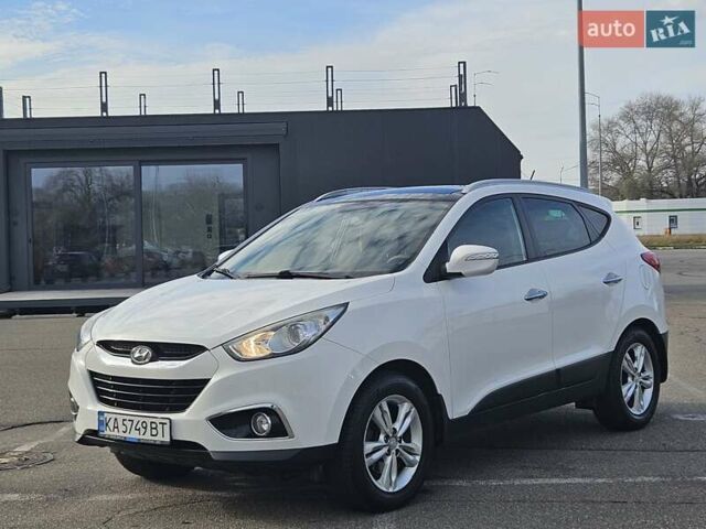 Белый Хендай их35, объемом двигателя 2 л и пробегом 137 тыс. км за 12600 $, фото 33 на Automoto.ua