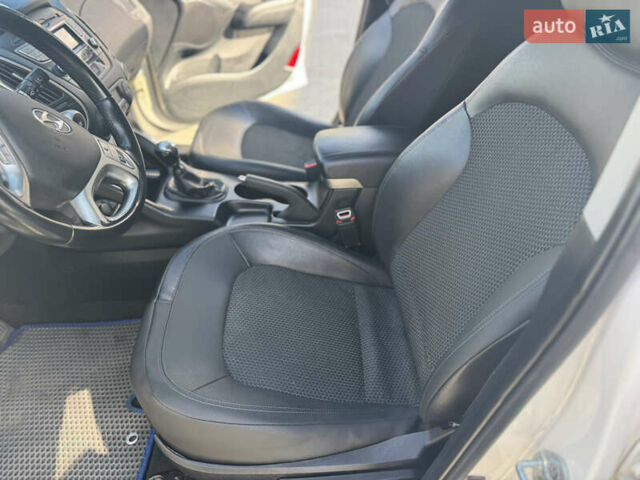 Білий Хендай іх35, об'ємом двигуна 1.69 л та пробігом 248 тис. км за 11450 $, фото 20 на Automoto.ua