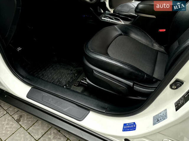 Белый Хендай их35, объемом двигателя 2 л и пробегом 178 тыс. км за 11900 $, фото 24 на Automoto.ua