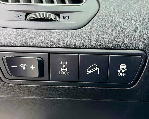 Белый Хендай их35, объемом двигателя 2 л и пробегом 168 тыс. км за 11800 $, фото 22 на Automoto.ua