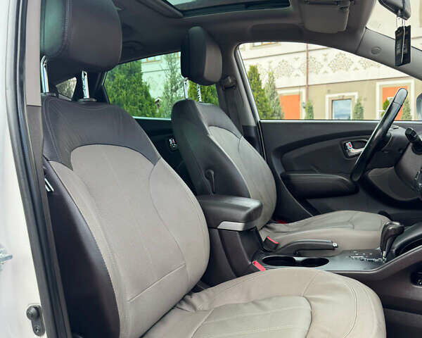 Білий Хендай іх35, об'ємом двигуна 2 л та пробігом 169 тис. км за 13800 $, фото 20 на Automoto.ua