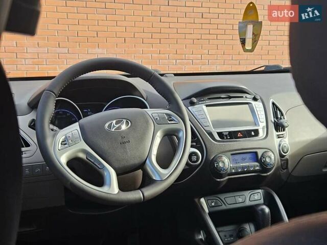 Белый Хендай их35, объемом двигателя 2 л и пробегом 137 тыс. км за 12600 $, фото 40 на Automoto.ua
