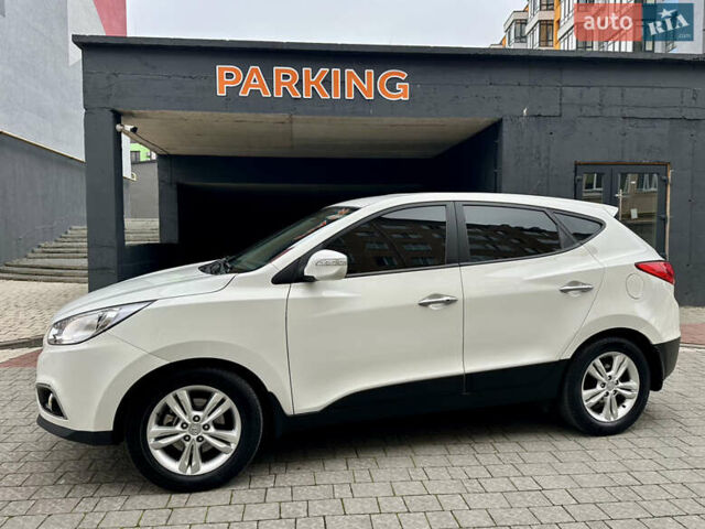 Белый Хендай их35, объемом двигателя 2 л и пробегом 178 тыс. км за 11900 $, фото 3 на Automoto.ua