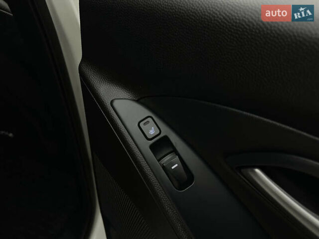 Белый Хендай их35, объемом двигателя 2 л и пробегом 178 тыс. км за 11900 $, фото 68 на Automoto.ua