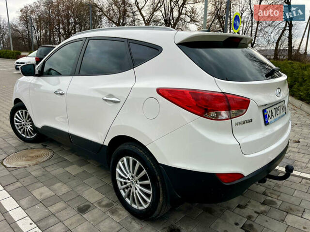 Белый Хендай их35, объемом двигателя 2 л и пробегом 168 тыс. км за 11800 $, фото 7 на Automoto.ua