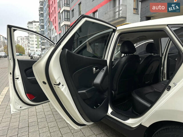 Белый Хендай их35, объемом двигателя 2 л и пробегом 178 тыс. км за 11900 $, фото 40 на Automoto.ua