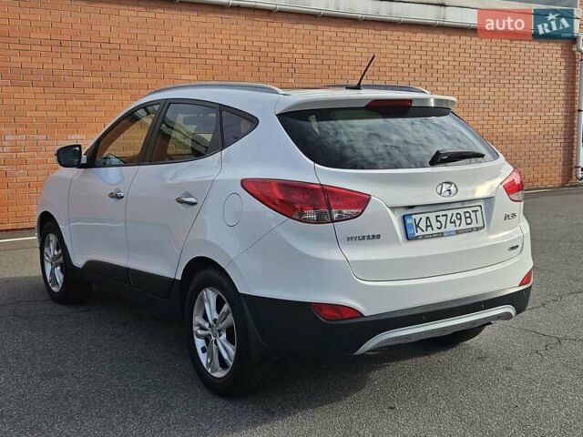 Белый Хендай их35, объемом двигателя 2 л и пробегом 137 тыс. км за 12600 $, фото 10 на Automoto.ua