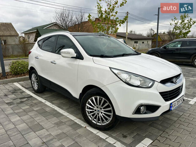 Белый Хендай их35, объемом двигателя 2 л и пробегом 168 тыс. км за 11800 $, фото 3 на Automoto.ua