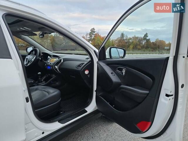 Белый Хендай их35, объемом двигателя 2 л и пробегом 211 тыс. км за 12999 $, фото 38 на Automoto.ua