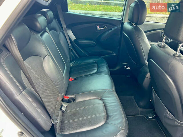 Белый Хендай их35, объемом двигателя 2 л и пробегом 172 тыс. км за 14900 $, фото 11 на Automoto.ua