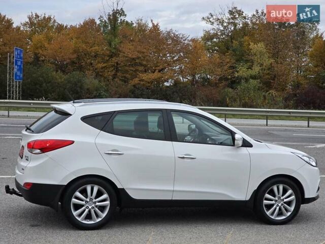 Белый Хендай их35, объемом двигателя 2 л и пробегом 211 тыс. км за 12999 $, фото 3 на Automoto.ua