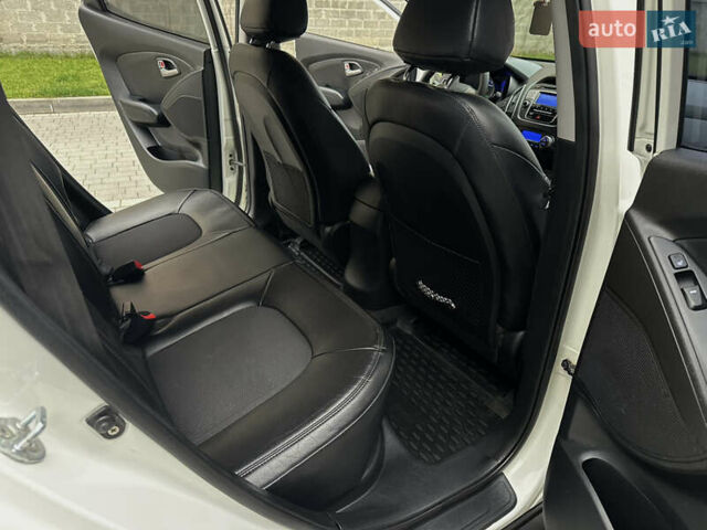 Белый Хендай их35, объемом двигателя 2 л и пробегом 178 тыс. км за 11900 $, фото 43 на Automoto.ua