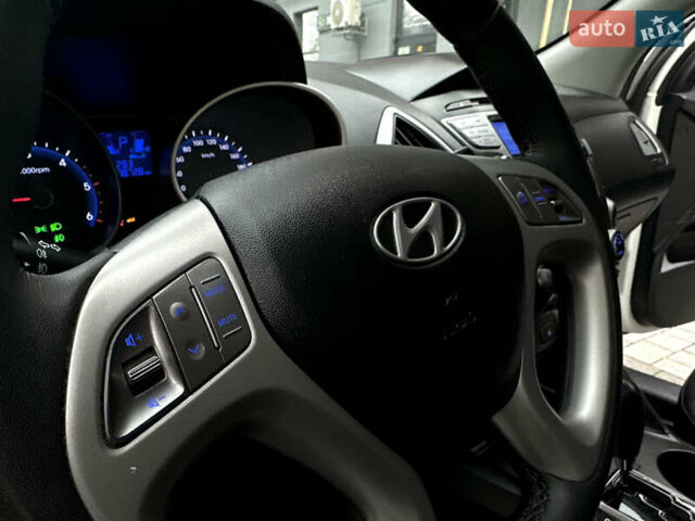 Белый Хендай их35, объемом двигателя 2 л и пробегом 178 тыс. км за 11900 $, фото 33 на Automoto.ua