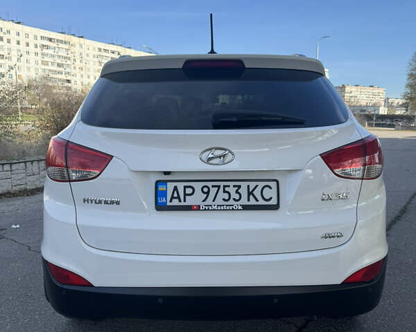 Белый Хендай их35, объемом двигателя 2 л и пробегом 157 тыс. км за 14000 $, фото 4 на Automoto.ua