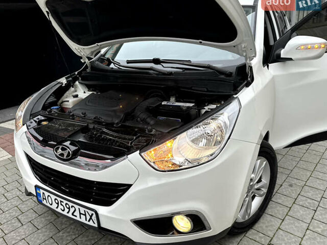 Белый Хендай их35, объемом двигателя 2 л и пробегом 178 тыс. км за 11900 $, фото 87 на Automoto.ua