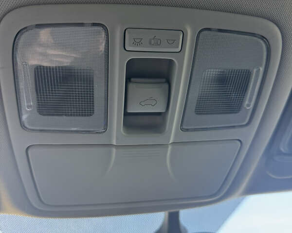 Белый Хендай их35, объемом двигателя 2 л и пробегом 157 тыс. км за 14000 $, фото 9 на Automoto.ua