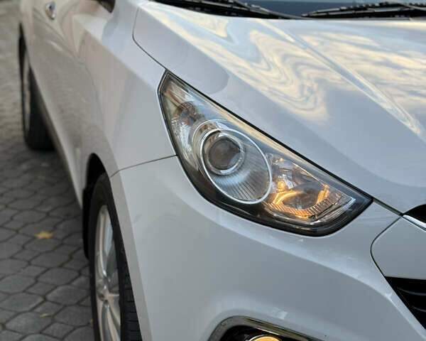 Белый Хендай их35, объемом двигателя 2 л и пробегом 204 тыс. км за 13950 $, фото 28 на Automoto.ua