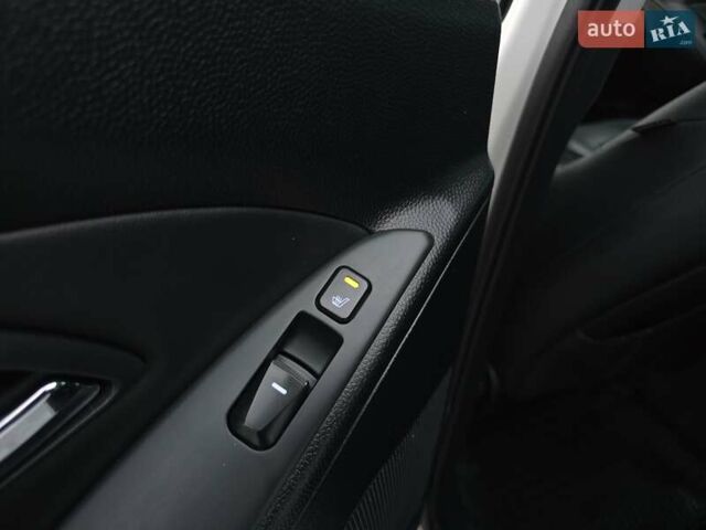 Белый Хендай их35, объемом двигателя 2 л и пробегом 211 тыс. км за 12999 $, фото 49 на Automoto.ua