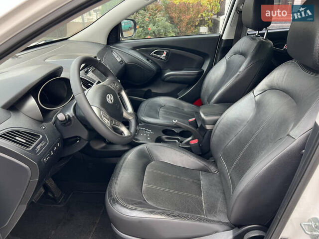 Белый Хендай их35, объемом двигателя 2 л и пробегом 172 тыс. км за 14900 $, фото 17 на Automoto.ua