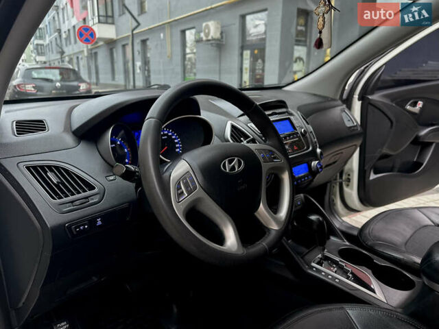 Белый Хендай их35, объемом двигателя 2 л и пробегом 178 тыс. км за 11900 $, фото 30 на Automoto.ua