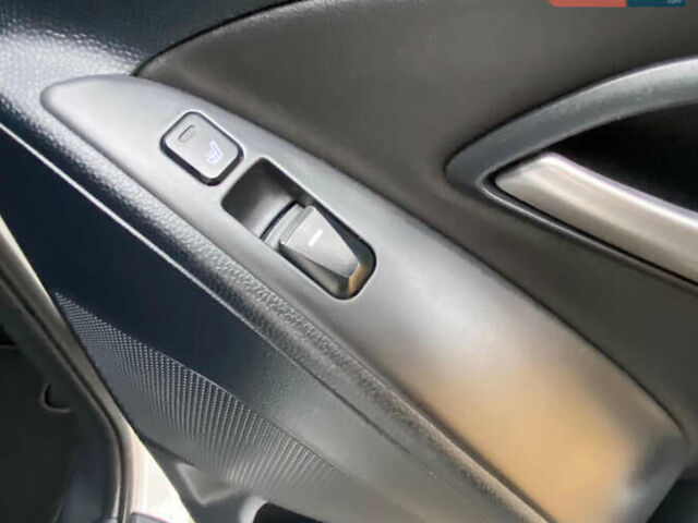 Белый Хендай их35, объемом двигателя 1.7 л и пробегом 204 тыс. км за 11500 $, фото 15 на Automoto.ua