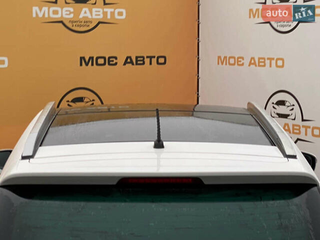 Белый Хендай их35, объемом двигателя 1.7 л и пробегом 204 тыс. км за 11500 $, фото 29 на Automoto.ua