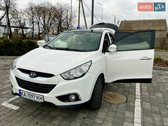 Белый Хендай их35, объемом двигателя 2 л и пробегом 168 тыс. км за 11800 $, фото 13 на Automoto.ua