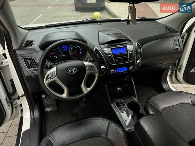 Белый Хендай их35, объемом двигателя 2 л и пробегом 178 тыс. км за 11900 $, фото 35 на Automoto.ua